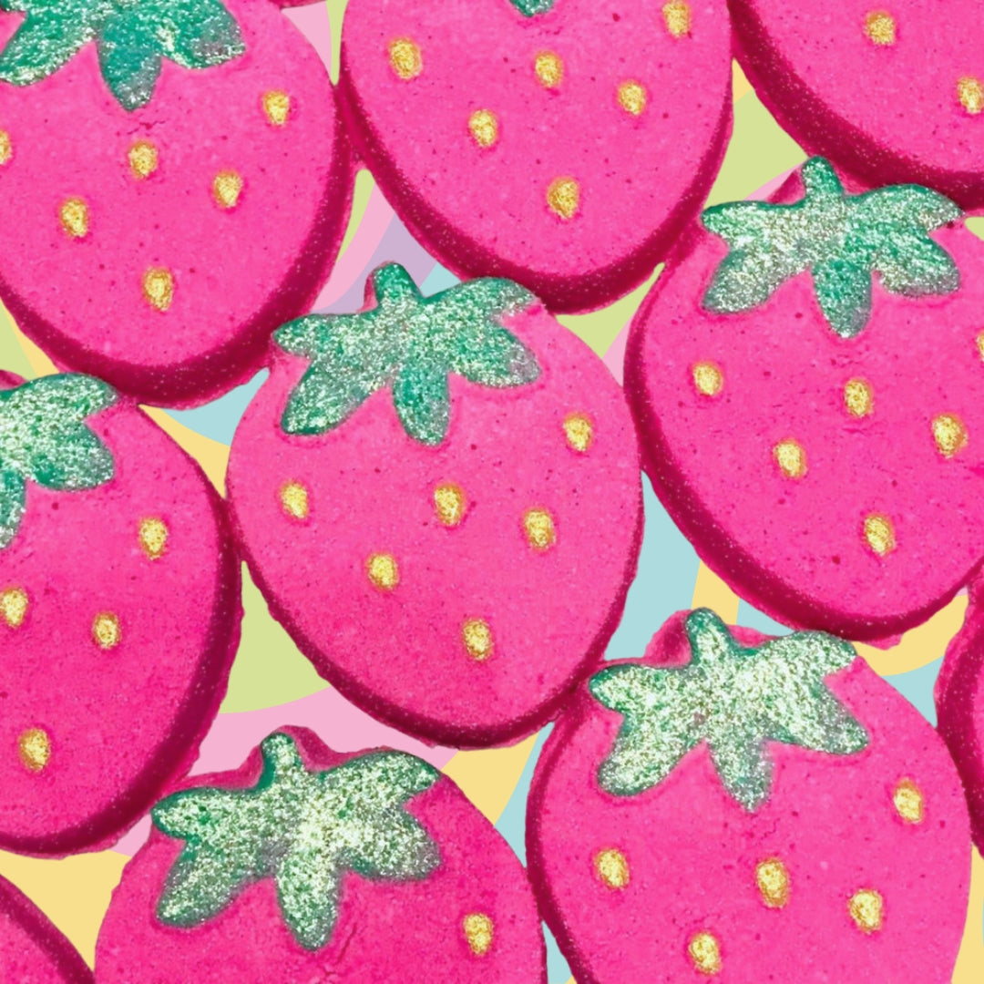 Strawberry Bath Bomb - Strawberries & Cream - 175g